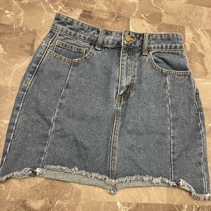 Forever 21 Women's Distressed Hem Denim Jean Mini Skirt-Medium Wash Blue Small